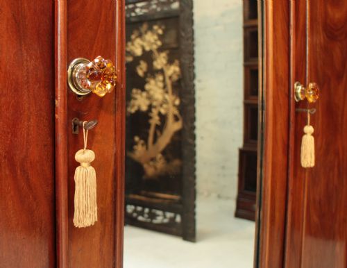 VICTORIAN MAHOGANY THREE DOOR FITTED WARDROBE - ADDITIONAL PHOTO 8