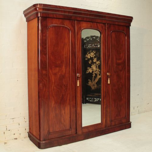 VICTORIAN MAHOGANY THREE DOOR FITTED WARDROBE - ADDITIONAL PHOTO 10