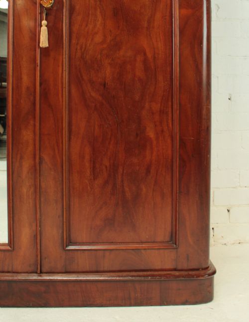 VICTORIAN MAHOGANY THREE DOOR FITTED WARDROBE - ADDITIONAL PHOTO 15