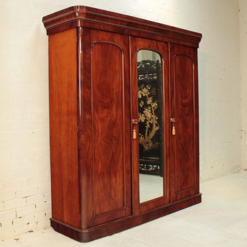 VICTORIAN MAHOGANY THREE DOOR FITTED WARDROBE - ADDITIONAL PHOTO 17