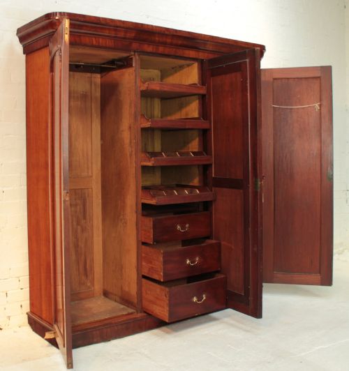 VICTORIAN MAHOGANY THREE DOOR FITTED WARDROBE - ADDITIONAL PHOTO 19