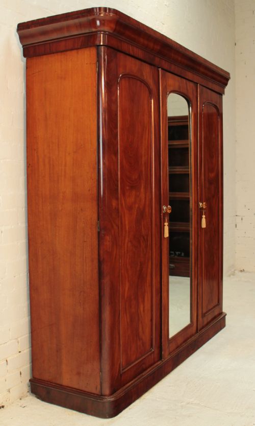 VICTORIAN MAHOGANY THREE DOOR FITTED WARDROBE - ADDITIONAL PHOTO 21