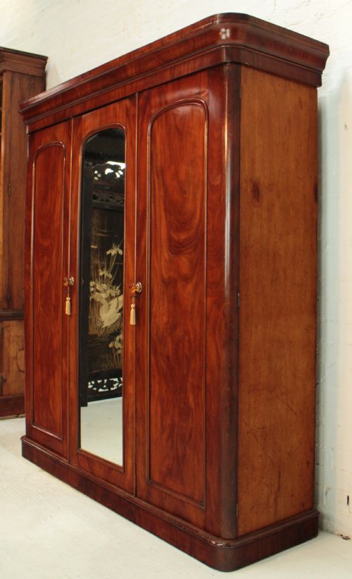 VICTORIAN MAHOGANY THREE DOOR FITTED WARDROBE - ADDITIONAL PHOTO 26