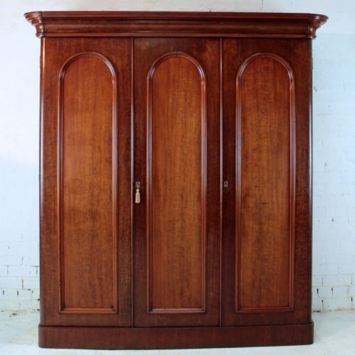 victorian mahogany three door fitted wardrobe c1870 - CATEGORY: ANTIQUE WARDROBES - DATED VICTORIAN