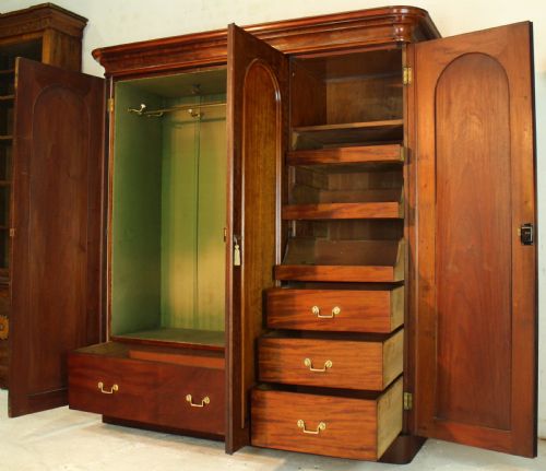 VICTORIAN MAHOGANY THREE DOOR FITTED WARDROBE C1870 - ADDITIONAL PHOTO 13