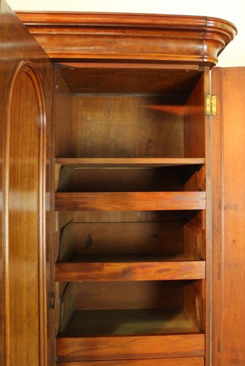 VICTORIAN MAHOGANY THREE DOOR FITTED WARDROBE C1870 - ADDITIONAL PHOTO 15