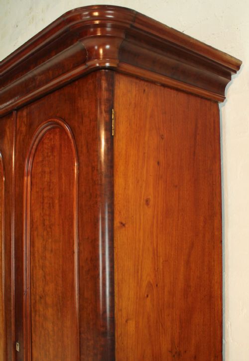 VICTORIAN MAHOGANY THREE DOOR FITTED WARDROBE C1870 - ADDITIONAL PHOTO 23