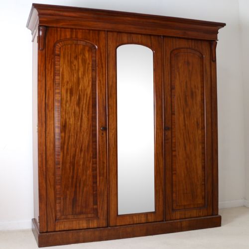 WILLIAM IV MAHOGANY THREE DOOR FITTED WARDROBE C1830 - ADDITIONAL PHOTO 1