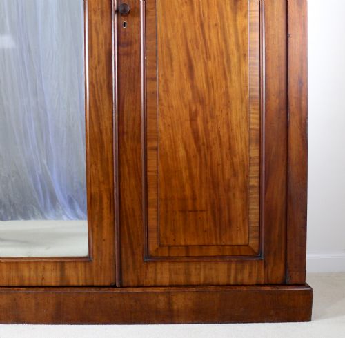 WILLIAM IV MAHOGANY THREE DOOR FITTED WARDROBE C1830 - ADDITIONAL PHOTO 8