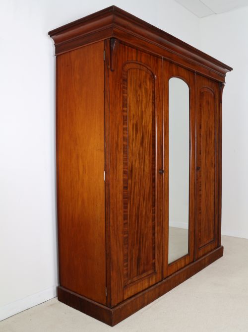 WILLIAM IV MAHOGANY THREE DOOR FITTED WARDROBE C1830 - ADDITIONAL PHOTO 23