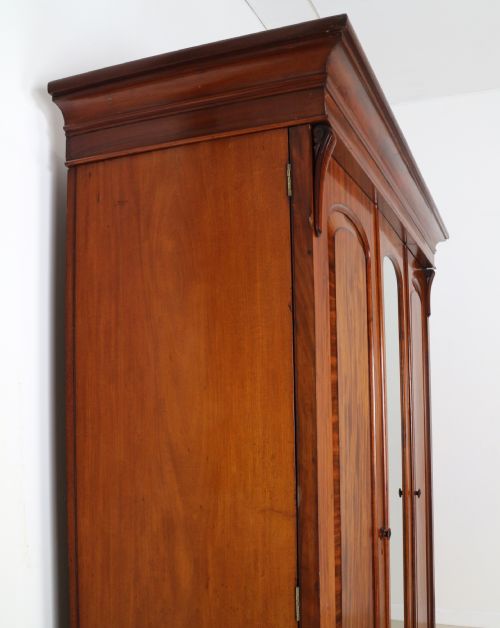 WILLIAM IV MAHOGANY THREE DOOR FITTED WARDROBE C1830 - ADDITIONAL PHOTO 24