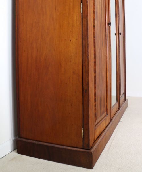 WILLIAM IV MAHOGANY THREE DOOR FITTED WARDROBE C1830 - ADDITIONAL PHOTO 25