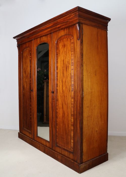 WILLIAM IV MAHOGANY THREE DOOR FITTED WARDROBE C1830 - ADDITIONAL PHOTO 26