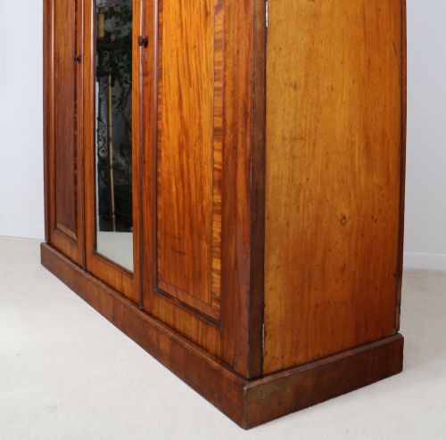 WILLIAM IV MAHOGANY THREE DOOR FITTED WARDROBE C1830 - ADDITIONAL PHOTO 28