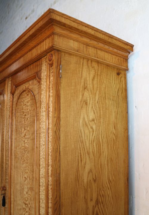 SCOTTISH WILLIAM IV FIGURED ELM TWO DOOR FITTED WARDROBE C1830 - ADDITIONAL PHOTO 16