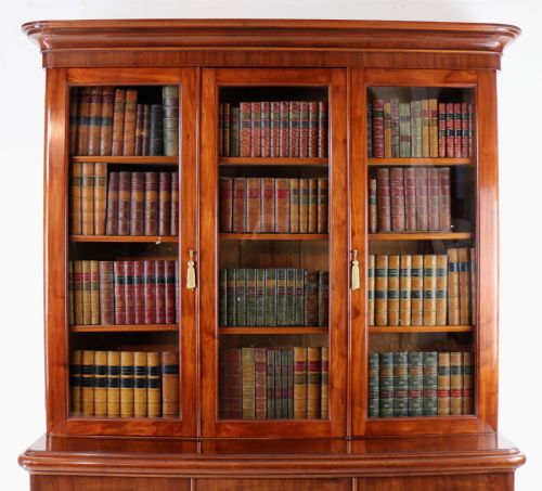 VICTORIAN MAHOGANY THREE DOOR BOOKCASE - ADDITIONAL PHOTO 2