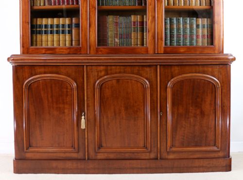 VICTORIAN MAHOGANY THREE DOOR BOOKCASE - ADDITIONAL PHOTO 4