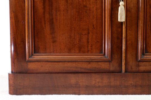 VICTORIAN MAHOGANY THREE DOOR BOOKCASE - ADDITIONAL PHOTO 11