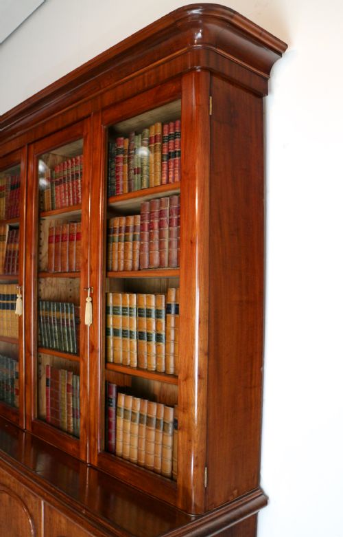 VICTORIAN MAHOGANY THREE DOOR BOOKCASE - ADDITIONAL PHOTO 20