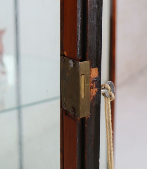 VICTORIAN MAHOGANY BOWFRONT SHOP DISPLAY CABINET - ADDITIONAL PHOTO 25