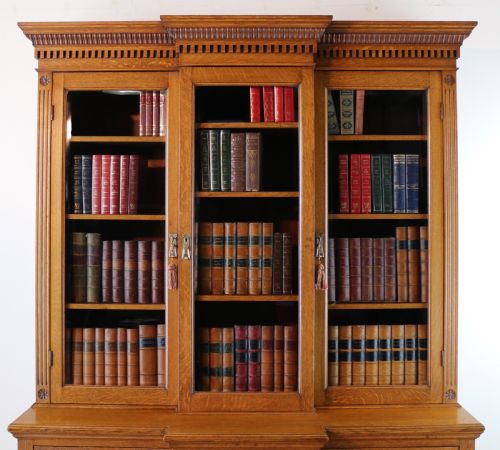 VICTORIAN ART NOUVEAU OAK BREAKFRONT BOOKCASE ATTRIBUTED TO MAPLE CO - ADDITIONAL PHOTO 3