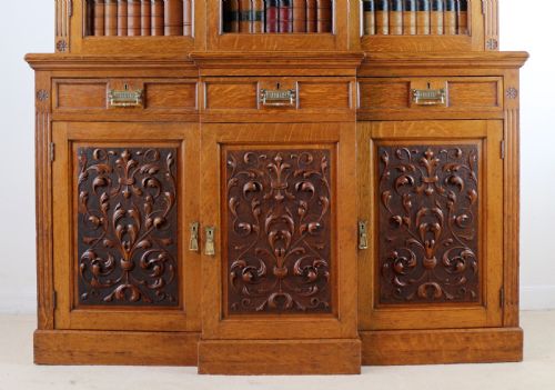 VICTORIAN ART NOUVEAU OAK BREAKFRONT BOOKCASE ATTRIBUTED TO MAPLE CO - ADDITIONAL PHOTO 5