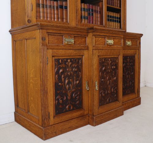 VICTORIAN ART NOUVEAU OAK BREAKFRONT BOOKCASE ATTRIBUTED TO MAPLE CO - ADDITIONAL PHOTO 6