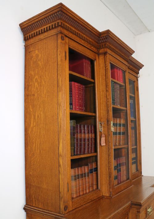 VICTORIAN ART NOUVEAU OAK BREAKFRONT BOOKCASE ATTRIBUTED TO MAPLE CO - ADDITIONAL PHOTO 22