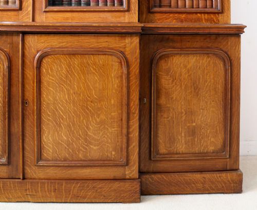 WILLIAM IV OAK BREAKFRONT BOOKCASE - ADDITIONAL PHOTO 10