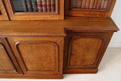 WILLIAM IV OAK BREAKFRONT BOOKCASE - ADDITIONAL PHOTO 15