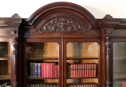 LARGE VICTORIAN CARVED OAK ELIZABETHAN REVIVAL BREAKFRONT BOOKCASE BY WYLIE LOCHHEAD - ADDITIONAL PHOTO 5