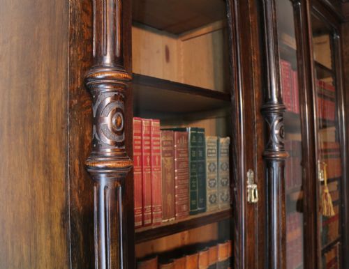 LARGE VICTORIAN CARVED OAK ELIZABETHAN REVIVAL BREAKFRONT BOOKCASE BY WYLIE LOCHHEAD - ADDITIONAL PHOTO 8