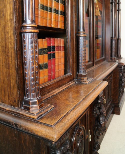 LARGE VICTORIAN CARVED OAK ELIZABETHAN REVIVAL BREAKFRONT BOOKCASE BY WYLIE LOCHHEAD - ADDITIONAL PHOTO 11