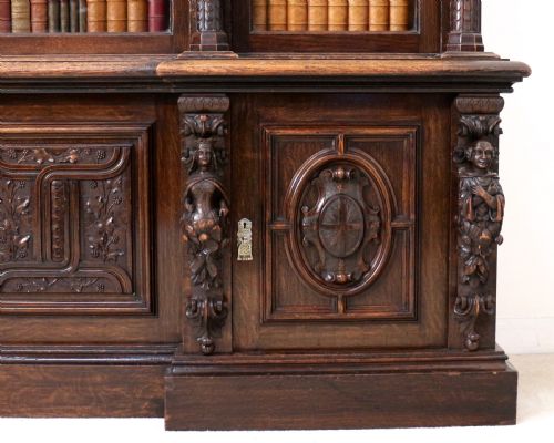 LARGE VICTORIAN CARVED OAK ELIZABETHAN REVIVAL BREAKFRONT BOOKCASE BY WYLIE LOCHHEAD - ADDITIONAL PHOTO 16