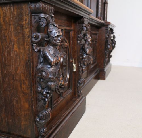 LARGE VICTORIAN CARVED OAK ELIZABETHAN REVIVAL BREAKFRONT BOOKCASE BY WYLIE LOCHHEAD - ADDITIONAL PHOTO 18