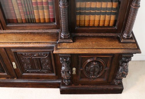LARGE VICTORIAN CARVED OAK ELIZABETHAN REVIVAL BREAKFRONT BOOKCASE BY WYLIE LOCHHEAD - ADDITIONAL PHOTO 27
