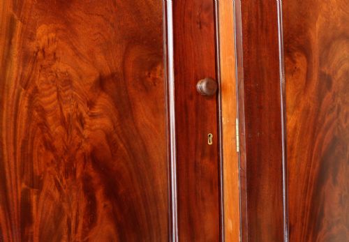 19TH CENTURY IRISH MAHOGANY BREAKFRONT WARDROBE BY ROBERT STRAHAN OF DUBLIN - ADDITIONAL PHOTO 10
