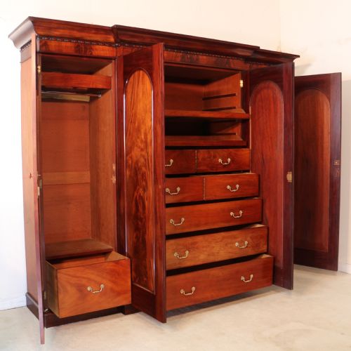 19TH CENTURY IRISH MAHOGANY BREAKFRONT WARDROBE BY ROBERT STRAHAN OF DUBLIN - ADDITIONAL PHOTO 12