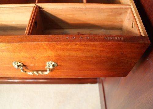 19TH CENTURY IRISH MAHOGANY BREAKFRONT WARDROBE BY ROBERT STRAHAN OF DUBLIN - ADDITIONAL PHOTO 16
