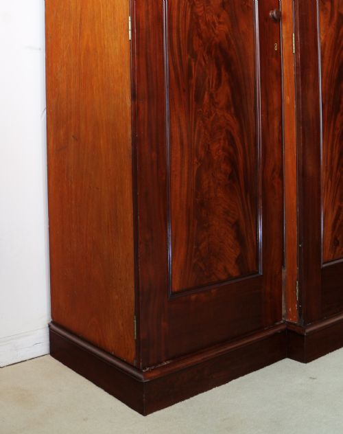 19TH CENTURY IRISH MAHOGANY BREAKFRONT WARDROBE BY ROBERT STRAHAN OF DUBLIN - ADDITIONAL PHOTO 23
