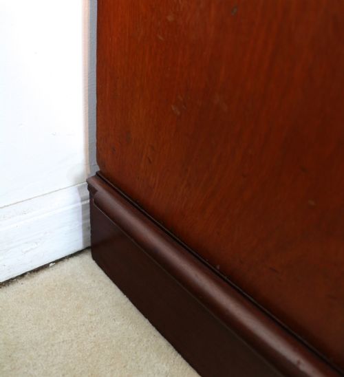 19TH CENTURY IRISH MAHOGANY BREAKFRONT WARDROBE BY ROBERT STRAHAN OF DUBLIN - ADDITIONAL PHOTO 26