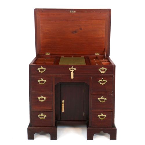 GEORGE II RED WALNUT KNEEHOLE FITTED DESK DRESSING TABLE - ADDITIONAL PHOTO 1