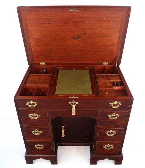 GEORGE II RED WALNUT KNEEHOLE FITTED DESK DRESSING TABLE - ADDITIONAL PHOTO 2