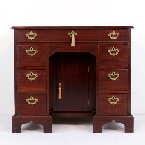 GEORGE II RED WALNUT KNEEHOLE FITTED DESK DRESSING TABLE - ADDITIONAL PHOTO 11