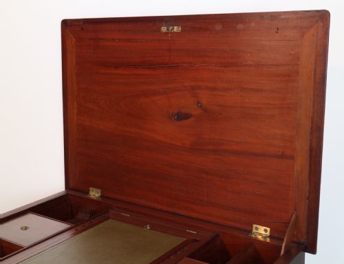 GEORGE II RED WALNUT KNEEHOLE FITTED DESK DRESSING TABLE - ADDITIONAL PHOTO 21