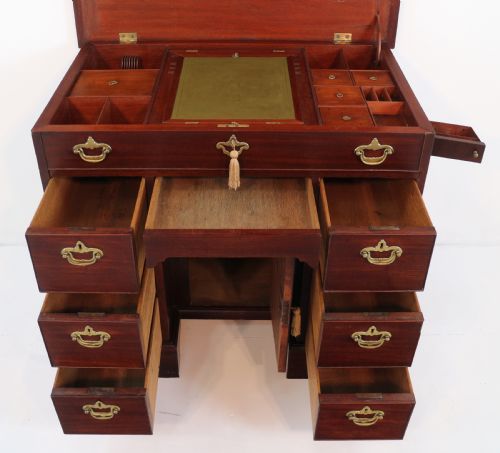 GEORGE II RED WALNUT KNEEHOLE FITTED DESK DRESSING TABLE - ADDITIONAL PHOTO 23