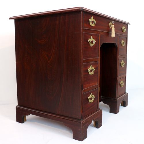GEORGE II RED WALNUT KNEEHOLE FITTED DESK DRESSING TABLE - ADDITIONAL PHOTO 25