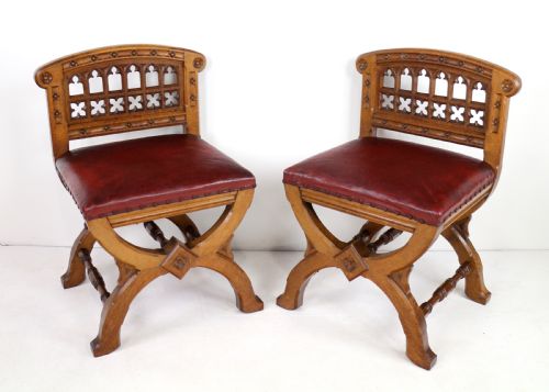 SET OF THREE 19TH CENTURY PUGIN STYLE GOTHIC REVIVAL ALTAR OR HALL CHAIRS - ADDITIONAL PHOTO 4
