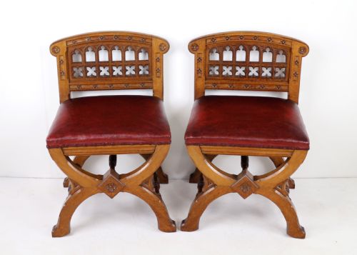 SET OF THREE 19TH CENTURY PUGIN STYLE GOTHIC REVIVAL ALTAR OR HALL CHAIRS - ADDITIONAL PHOTO 5