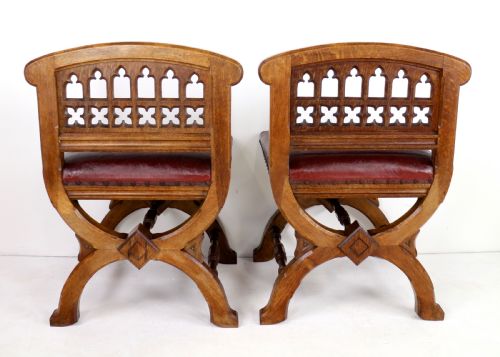 SET OF THREE 19TH CENTURY PUGIN STYLE GOTHIC REVIVAL ALTAR OR HALL CHAIRS - ADDITIONAL PHOTO 6